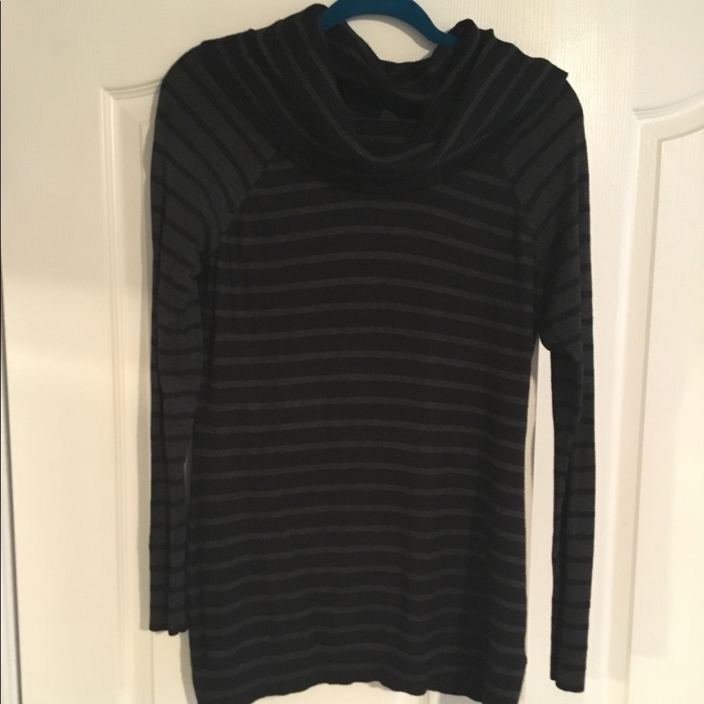 Pullover long sleeve cow neck sweater